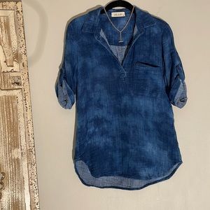 NWOT • BELLA DAHL V-Neck Blue Chambray Top